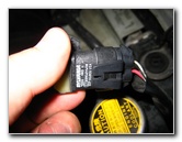 Toyota-Corolla-Headlight-Bulb-Replacement-Guide-015