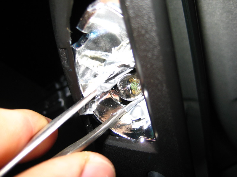 Toyota-Corolla-Map-Light-Bulbs-Replacement-Guide-006