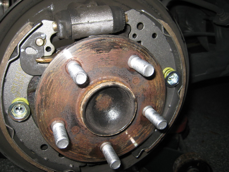 Toyota-Corolla-Rear-Drum-Brake-Shoes-Replacement-Guide-043
