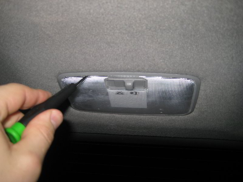Toyota-Highlander-Cargo-Area-Light-Bulb-Replacement-Guide-002