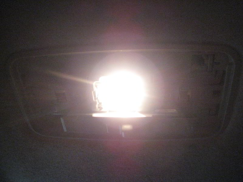 Toyota-Highlander-Dome-Light-Bulb-Replacement-Guide-011