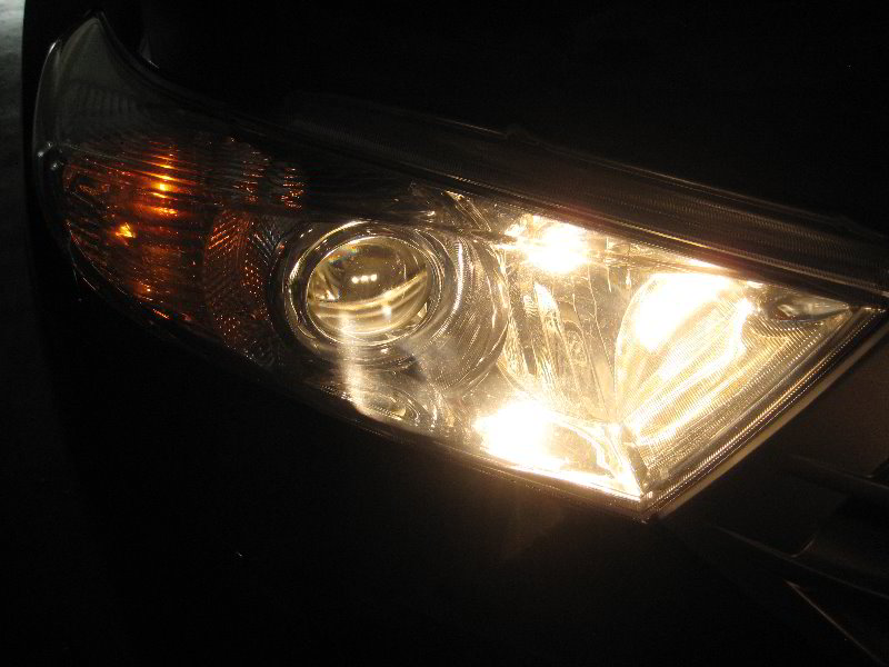 Toyota-Highlander-Headlight-Bulbs-Replacement-Guide-030