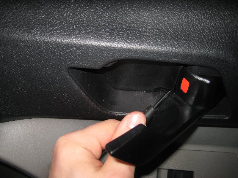 Toyota-Highlander-Interior-Door-Panel-Removal-Guide-004