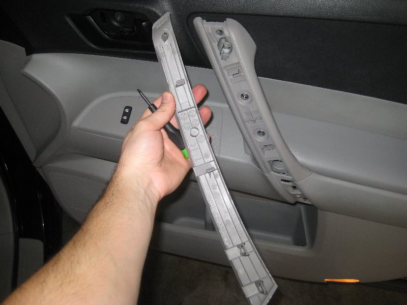 Toyota-Highlander-Interior-Door-Panel-Removal-Guide-007
