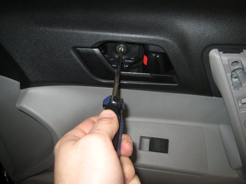 Toyota-Highlander-Interior-Door-Panel-Removal-Guide-008
