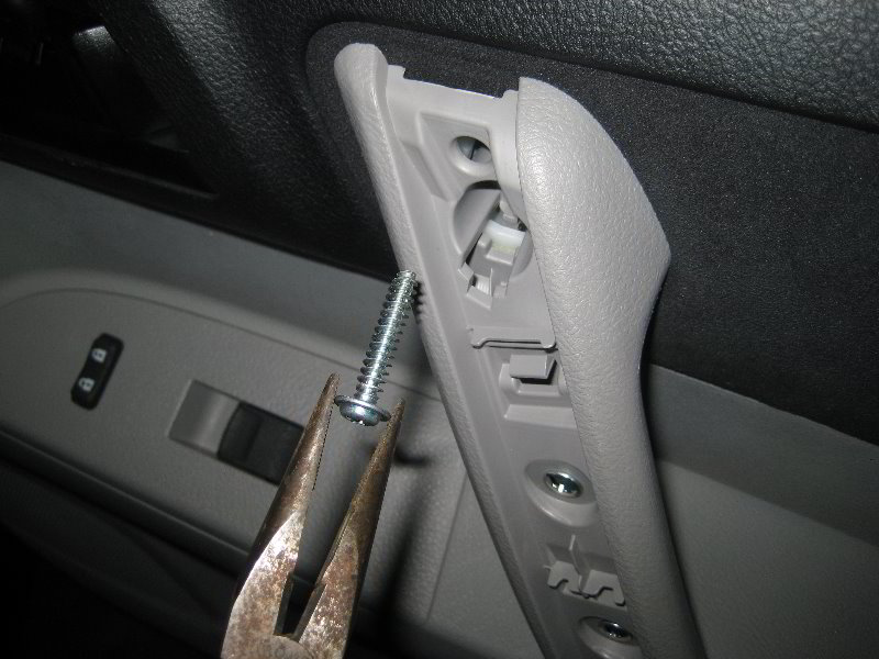 Toyota-Highlander-Interior-Door-Panel-Removal-Guide-011