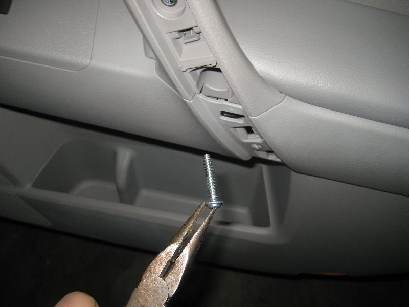 Toyota-Highlander-Interior-Door-Panel-Removal-Guide-012