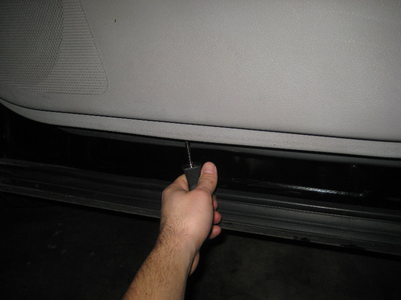 Toyota-Highlander-Interior-Door-Panel-Removal-Guide-014