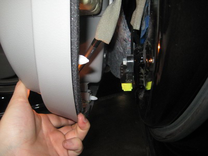 Toyota-Highlander-Interior-Door-Panel-Removal-Guide-015