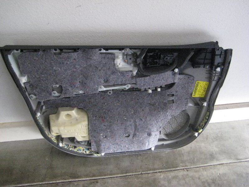 Toyota-Highlander-Interior-Door-Panel-Removal-Guide-027