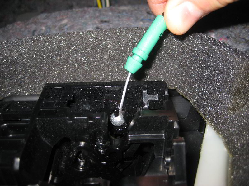 Toyota-Highlander-Interior-Door-Panel-Removal-Guide-038