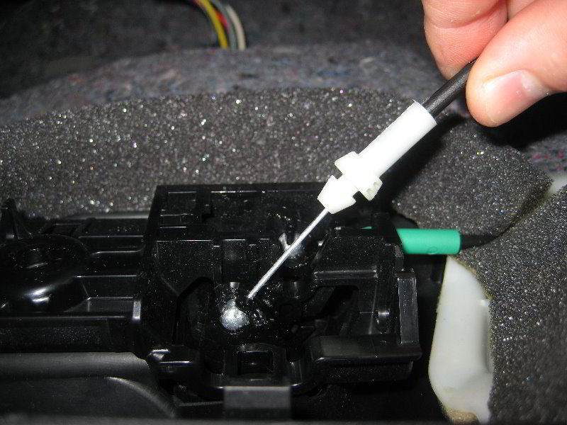 Toyota-Highlander-Interior-Door-Panel-Removal-Guide-041