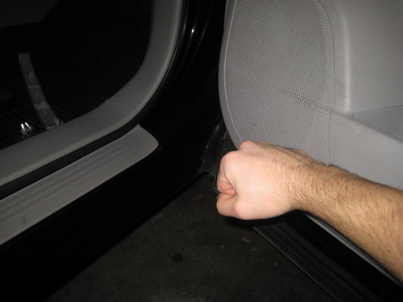 Toyota-Highlander-Interior-Door-Panel-Removal-Guide-047