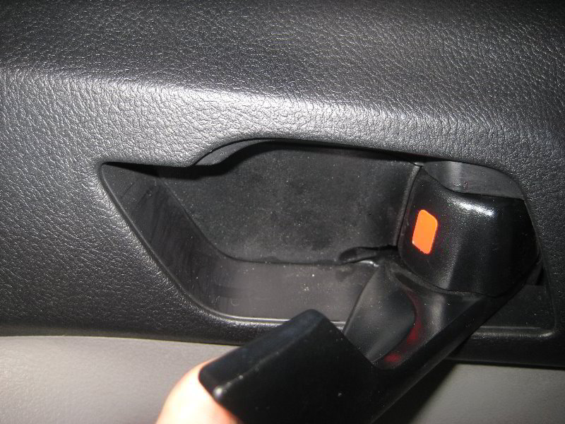Toyota-Highlander-Interior-Door-Panel-Removal-Guide-052