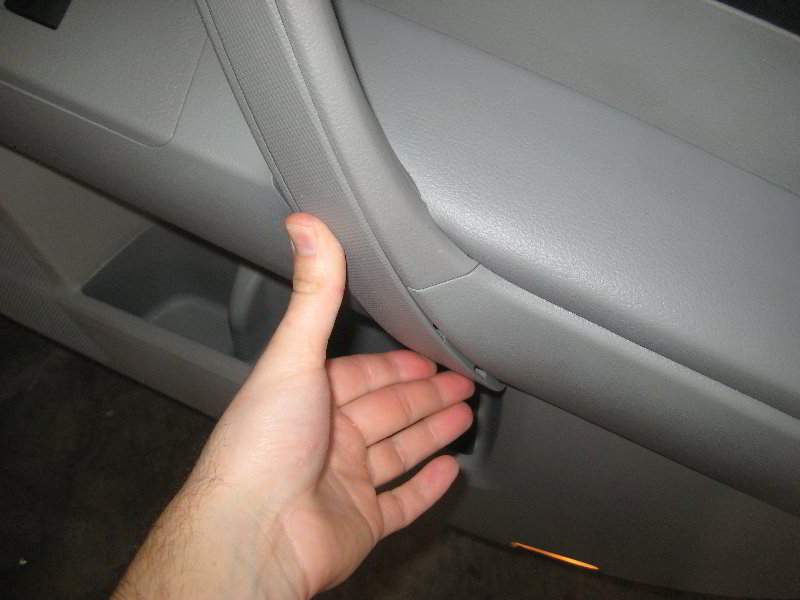 Toyota-Highlander-Interior-Door-Panel-Removal-Guide-054