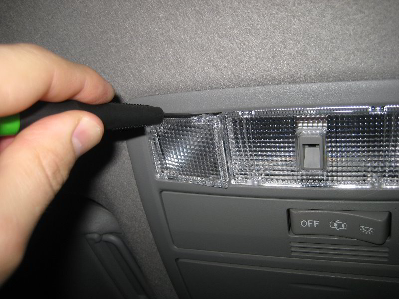 Toyota-Highlander-Map-Light-Bulbs-Replacement-Guide-002