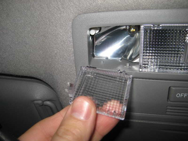 Toyota-Highlander-Map-Light-Bulbs-Replacement-Guide-003