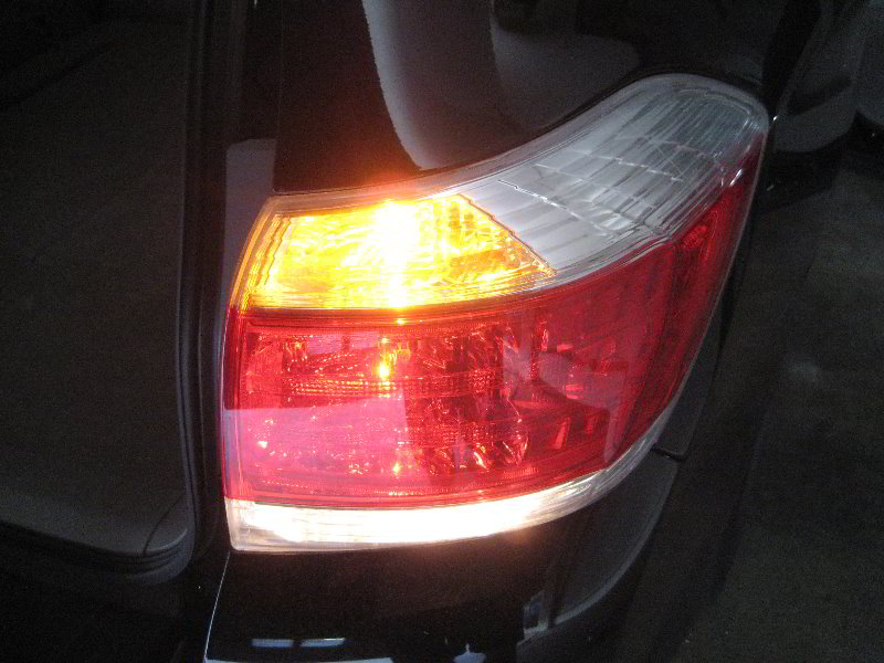 Toyota-Highlander-Tail-Light-Bulbs-Replacement--Guide-018