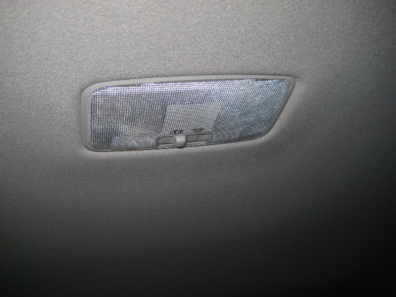 Toyota-Prius-Dome-Light-Bulb-Replacement-Guide-001