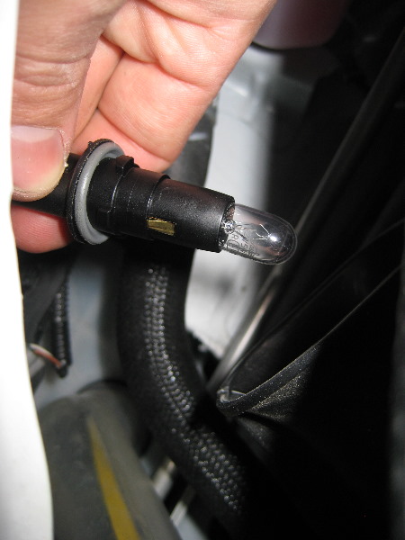 Toyota-Prius-Headlight-Bulbs-Replacement-Guide-022