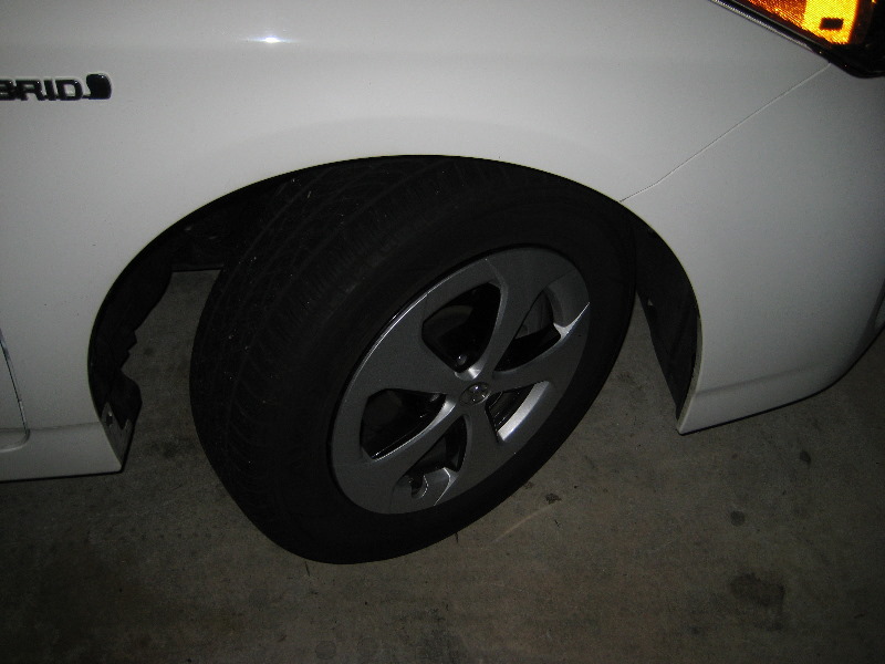 Toyota-Prius-Headlight-Bulbs-Replacement-Guide-031