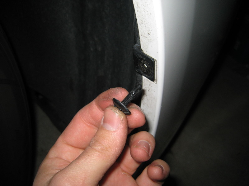 Toyota-Prius-Headlight-Bulbs-Replacement-Guide-034