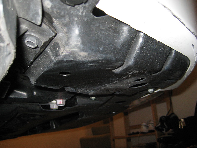 Toyota-Prius-Headlight-Bulbs-Replacement-Guide-035