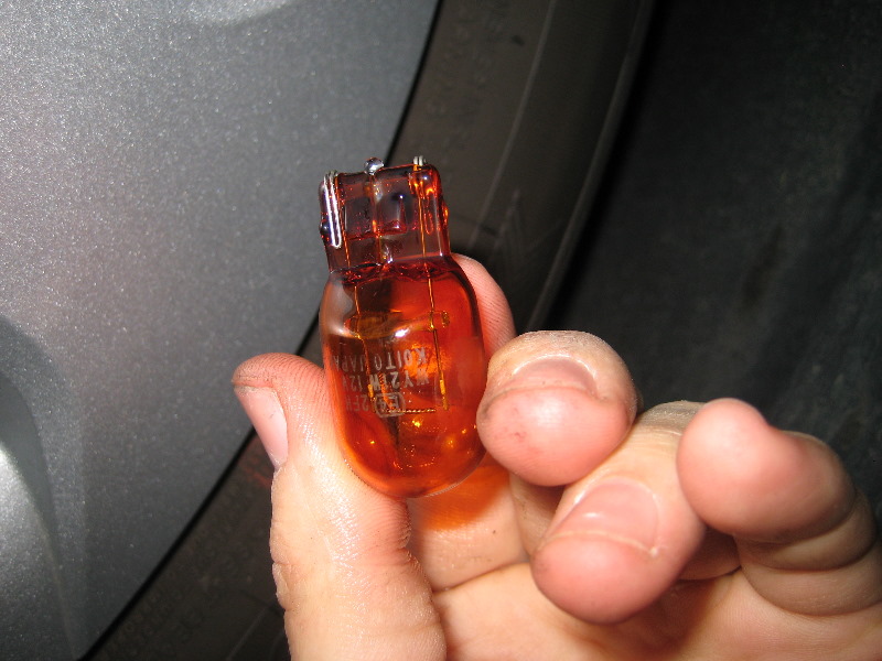 Toyota-Prius-Headlight-Bulbs-Replacement-Guide-040