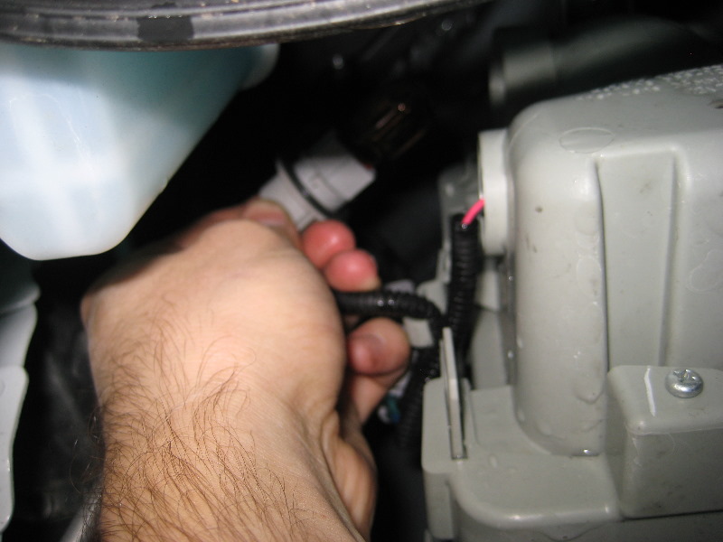 Toyota-Prius-Headlight-Bulbs-Replacement-Guide-041