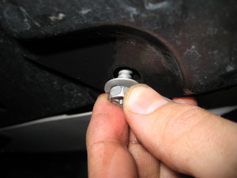 Toyota-Prius-Headlight-Bulbs-Replacement-Guide-044