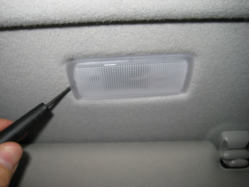 Toyota-Prius-Vanity-Mirror-Light-Bulb-Replacement-Guide-002