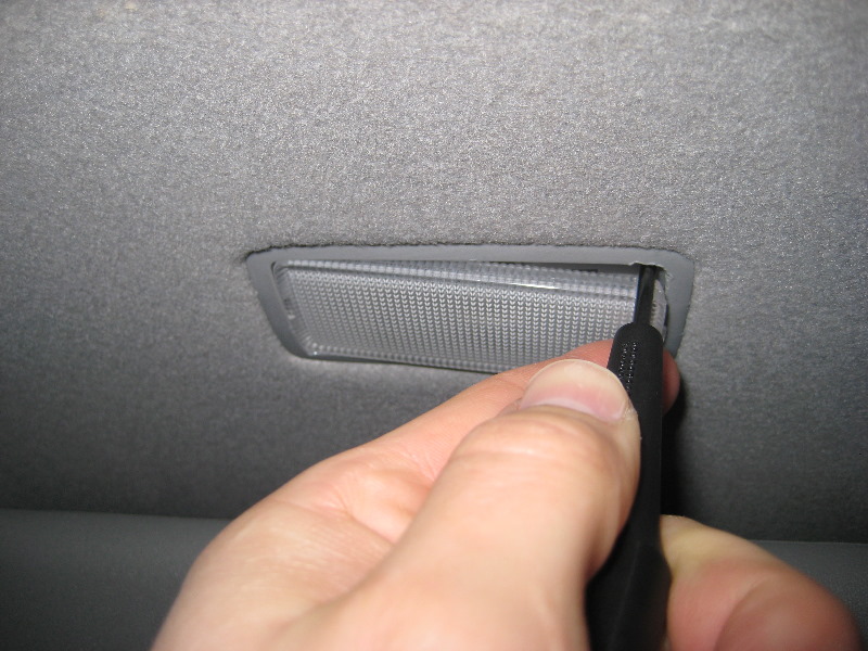Toyota-RAV4-Vanity-Mirror-Light-Bulb-Replacement-Guide-002
