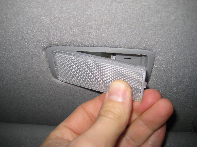 Toyota-RAV4-Vanity-Mirror-Light-Bulb-Replacement-Guide-010