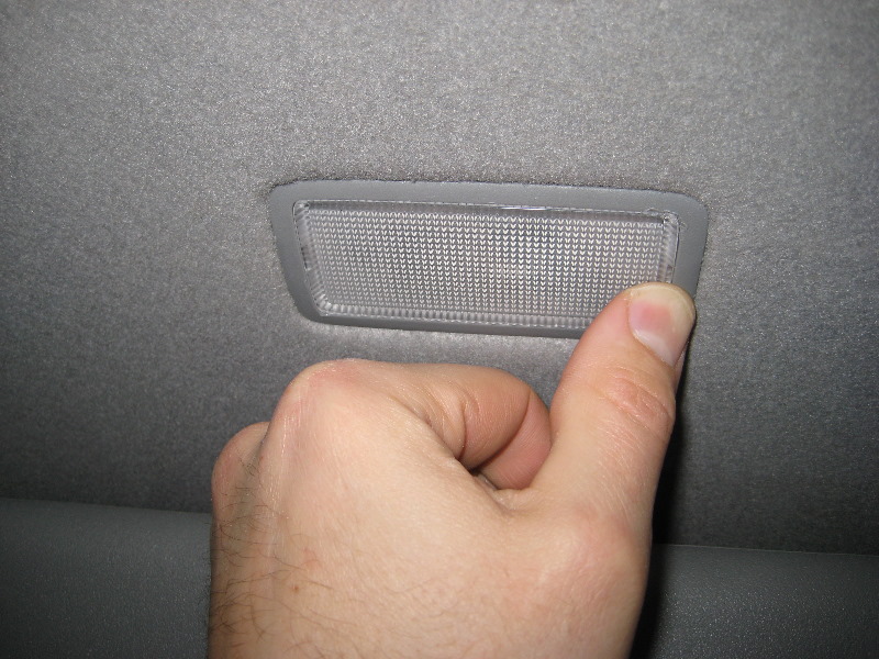 Toyota-RAV4-Vanity-Mirror-Light-Bulb-Replacement-Guide-011