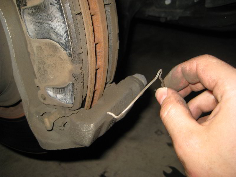 Toyota-Sienna-Front-Brake-Pads-Replacement-Guide-019