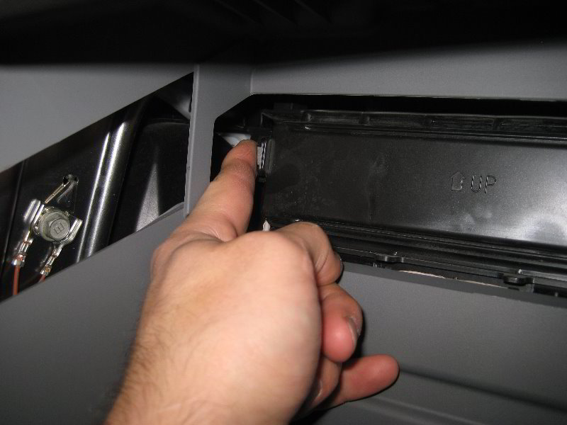 Toyota-Sienna-HVAC-Cabin-Air-Filter-Replacement-Guide-011
