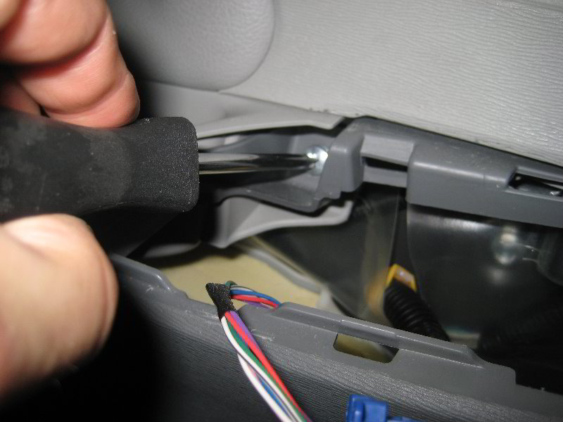 Toyota-Sienna-Interior-Door-Panel-Removal-Guide-011