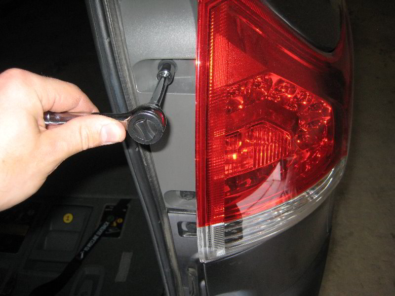 Toyota-Sienna-Tail-Light-Bulbs-Replacement-Guide-003