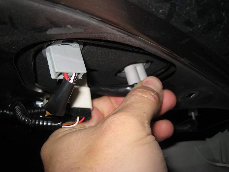 Toyota-Sienna-Tail-Light-Bulbs-Replacement-Guide-031