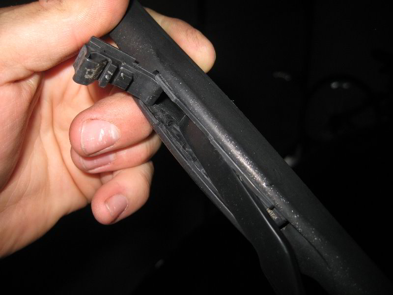Toyota-Sienna-Windshield-Wiper-Blades-Replacement-Guide-012