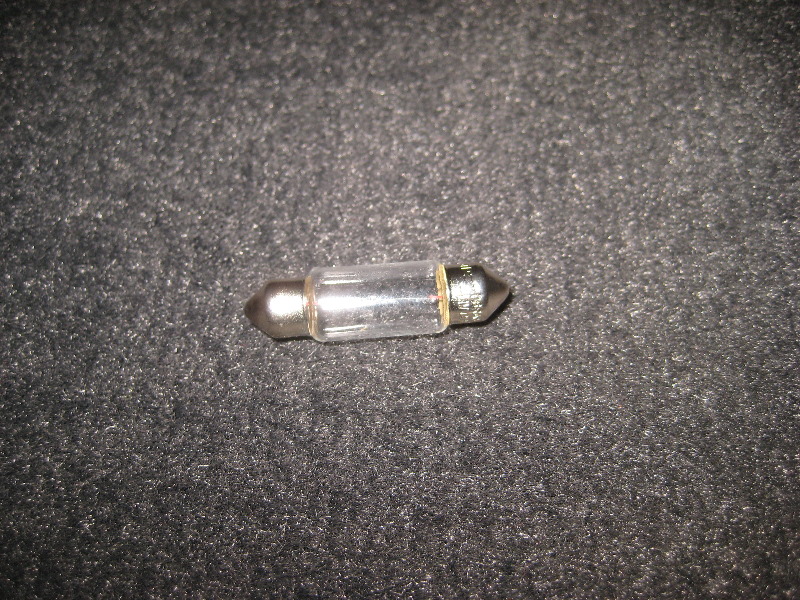 2012-2016-Toyota-Yaris-Cargo-Area-Trunk-Light-Bulb-Replacement-Guide-011