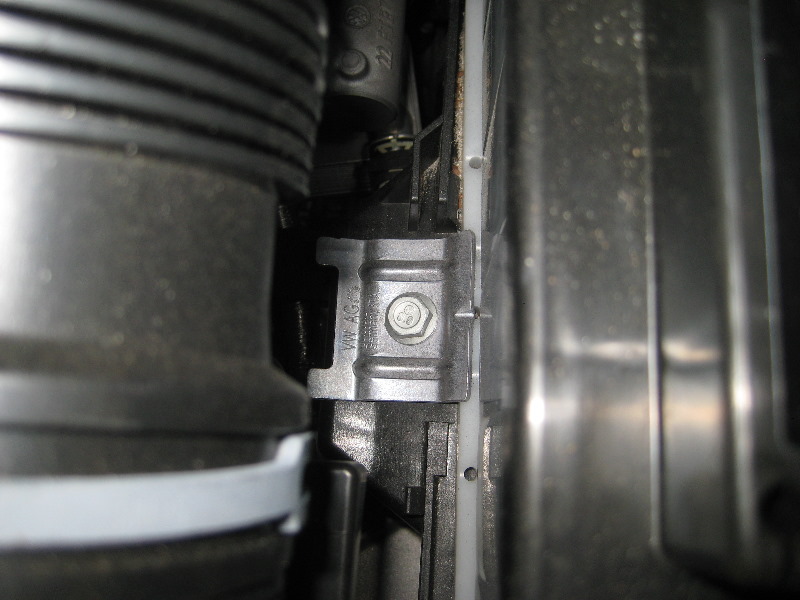 VW-Beetle-12-Volt-Automotive-Battery-Replacement-Guide-010