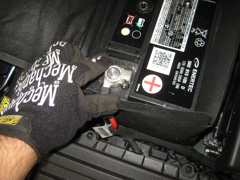 VWBeetle12VoltAutomotiveBatteryReplacementGuide020