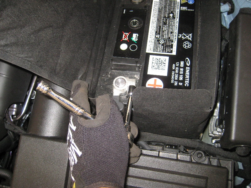 VW-Beetle-12-Volt-Automotive-Battery-Replacement-Guide-021