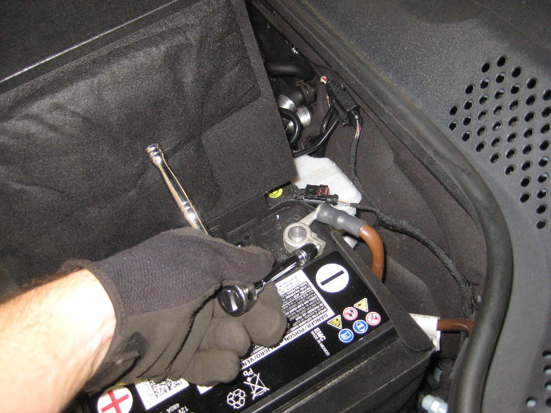 VWBeetle12VoltAutomotiveBatteryReplacementGuide023