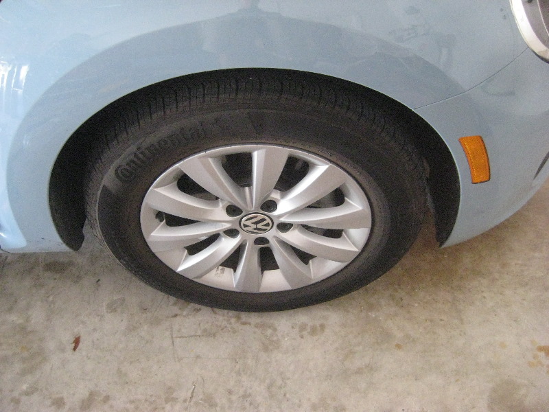 VW-Beetle-Front-Disc-Brake-Pads-Replacement-Guide-001