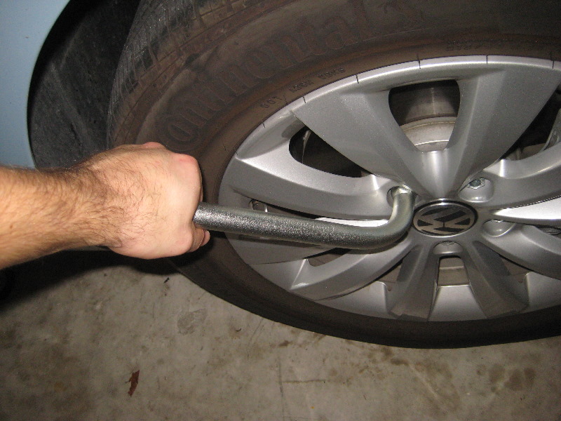 VW-Beetle-Front-Disc-Brake-Pads-Replacement-Guide-006