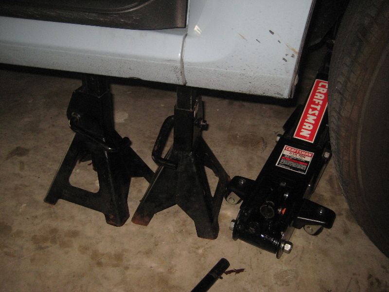 VW-Beetle-Front-Disc-Brake-Pads-Replacement-Guide-007