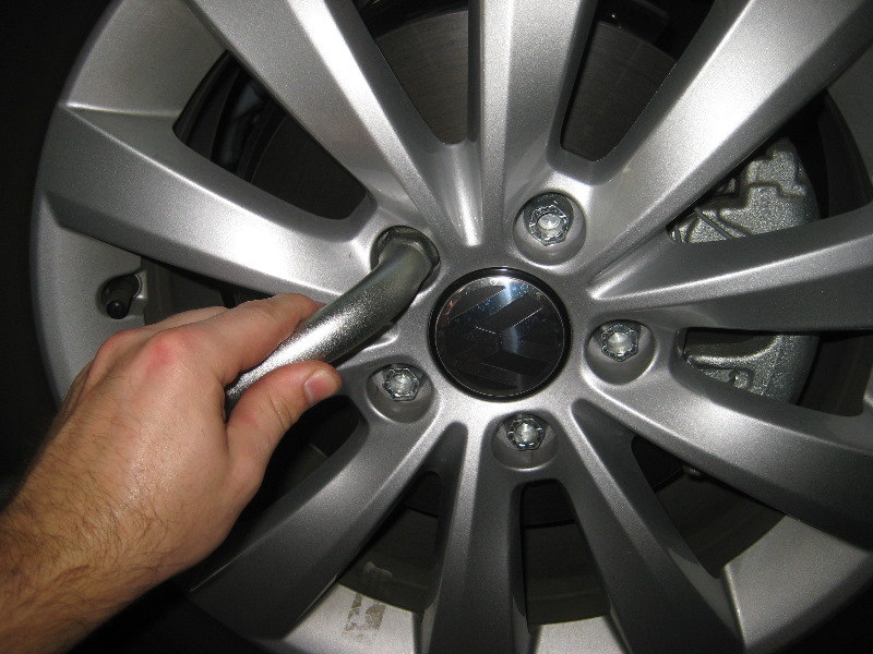 VW-Beetle-Front-Disc-Brake-Pads-Replacement-Guide-008