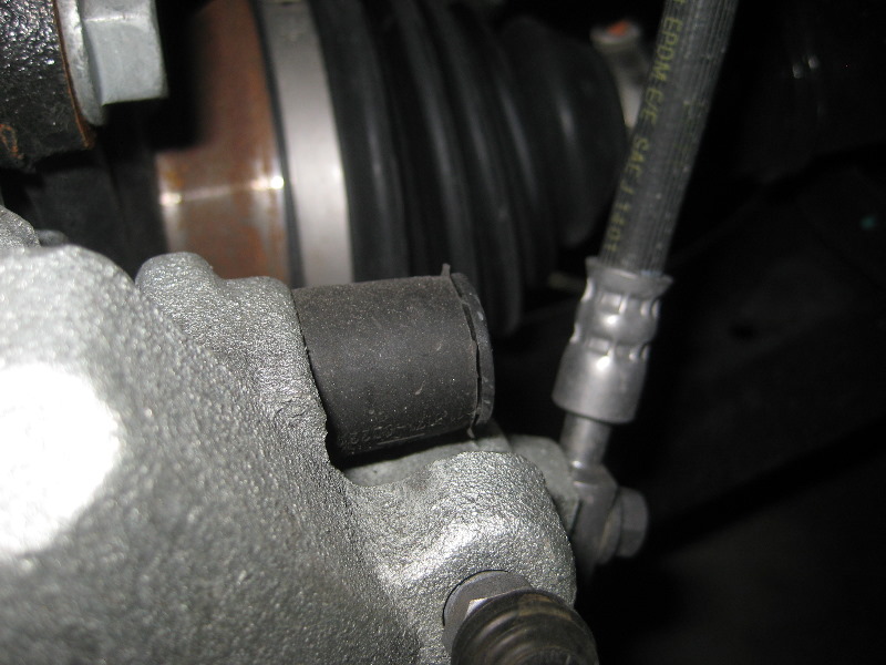 VW-Beetle-Front-Disc-Brake-Pads-Replacement-Guide-013